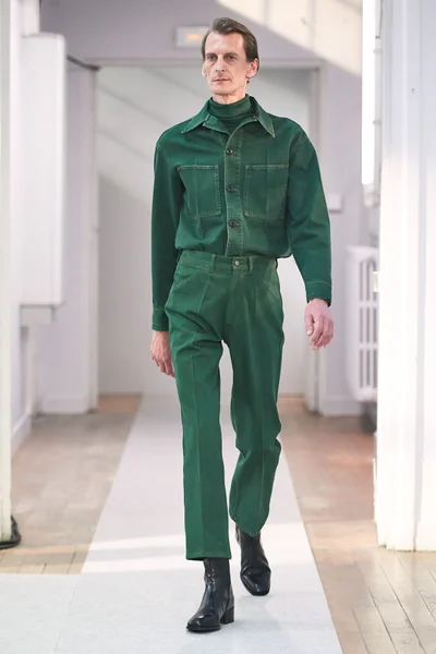 Look 10